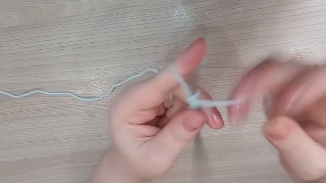 как набрать ПЕТЛИ на спицы и провязать первый ряд. УЧИМСЯ ВЯЗАТЬ С НУЛЯ. основы вязания спицами