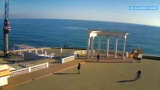 Алушта. Вебкамера "Набережная. Ротонда" (21.12.2015-30.12.2015) смотреть онлайн