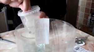 Матирование стекла жидкостью.