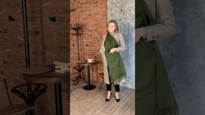 Как стильно применить шарф к пальто