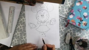 Cum o pictam pe Minnie Mouse