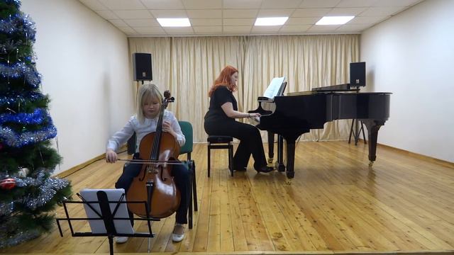 Новогодний мини-концерт Ширяевой Елизаветы (1 класс, виолончель) смотреть онлайн