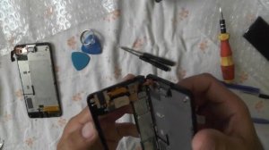 Распаковка и замена дисплея на телефоне Нокия Люмия 630.