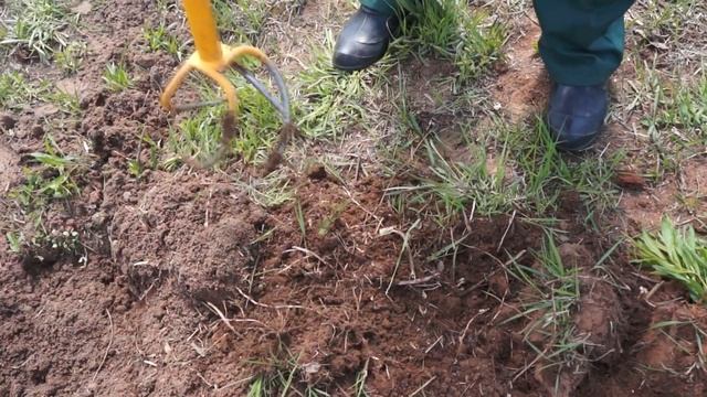 Влог. Нет слов. Еще одна клумба на целине. Этапы работы. Дача на Урале. смотреть онлайн