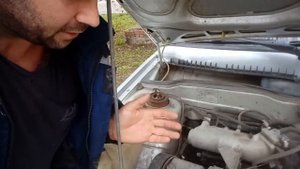 Залил 5W-30 вместо 10W-40 в движок с большим пробегом и через пару дней потекли сальники