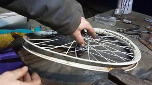 Как выровнять колесо велосипеда, детского