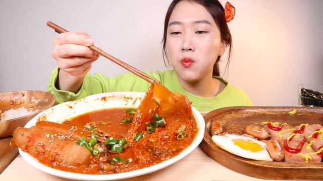 김치의날!묵은지알타리김치찜😍청양고추🌶 스팸,소세지,계란후라이랑🍳Braised Kimchi, Spam Grill, Sausage, Fried Egg MUKBANG