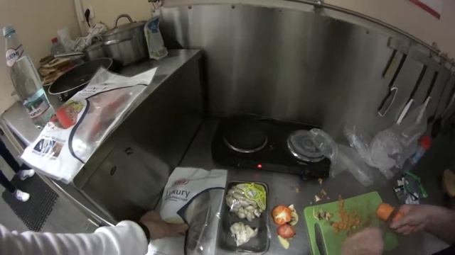 Алешандро варит рыбный суп... смотреть онлайн