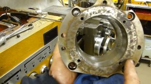 Токарный не отрезает?