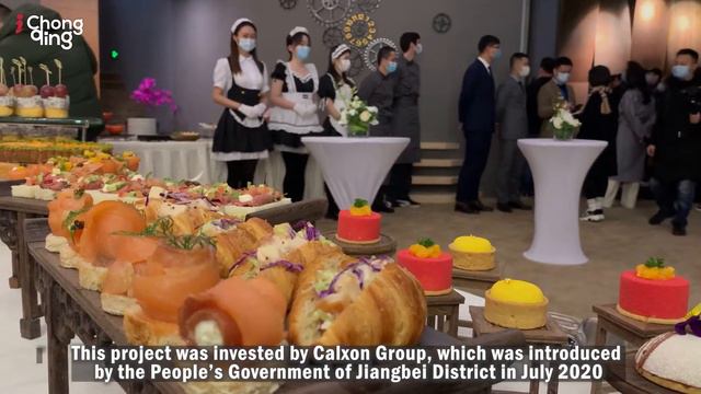 Banks of Jialing River Lit by Light Show at 1862 Yangpao Bureau Park смотреть онлайн