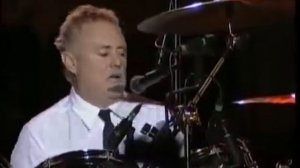 Roger taylor drum solo + I'm in love with my car (Santiago 2008)