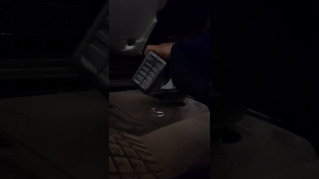 G CLASS 6.3 AMG MERCEDES BENZ.CHANGE engine oil and filter. смотреть онлайн