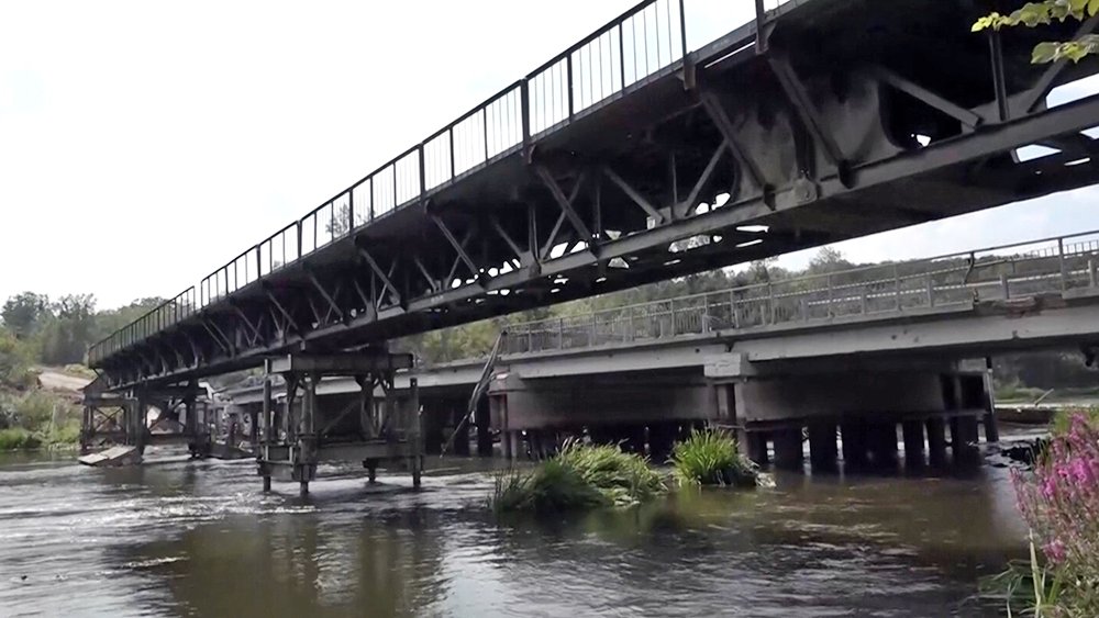 Российские военные восстановили взорванный ВСУ мост в ЛНР / События на ТВЦ