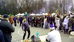масленица  Народные забавы  Поднятие гири  Великий Новгород