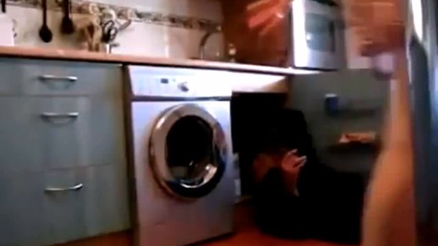 Девушка соблазняет сантехника  Скрытая камера