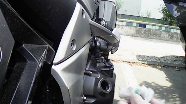 замена масла, масляного и воздушных фильтров в мотоцикле Kawasaki Z750 2008 | DLM 0.1 смотреть онлайн