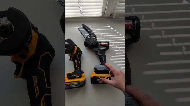 Интерскол Мультимакс на АКБ DeWalt 5 ач Powerstack и 4 ач через переходник.