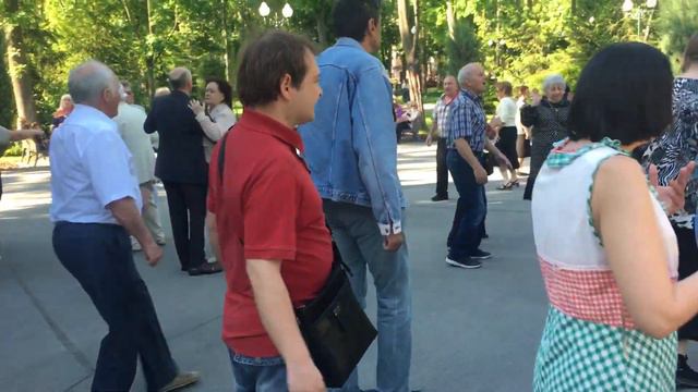 Ла ла ла ла ла!!!💃🏻🌹Танцы в парке Горького!!!🌴🌼Харьков☘️🌻Май 2021