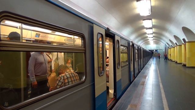 "Станция метро Рижская вновь открыта!" Разное поколение электропоездов на КРЛ смотреть онлайн