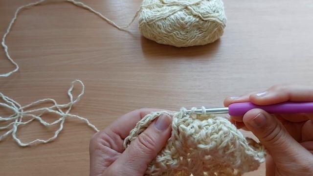 ??Берет крючком из рельефных столбиков?  Подробный Мастер-класс.