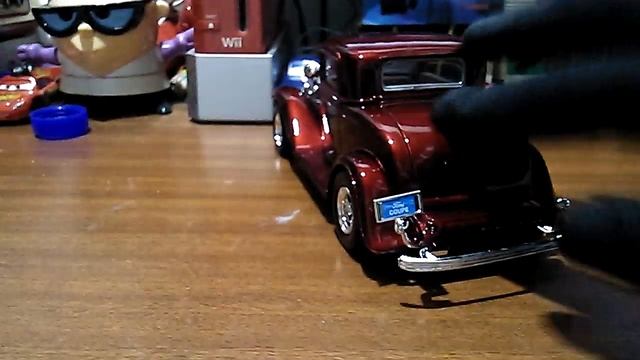 Automóviles antiguos FORD COUPE 1932 - A escala 1:24 смотреть онлайн