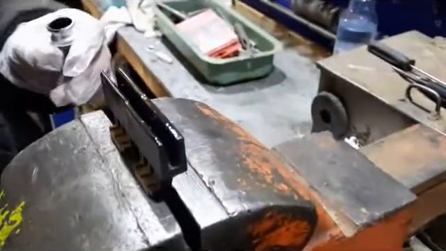 Как не стоит вклеивать стекло в стеклоподъёмник. смотреть онлайн