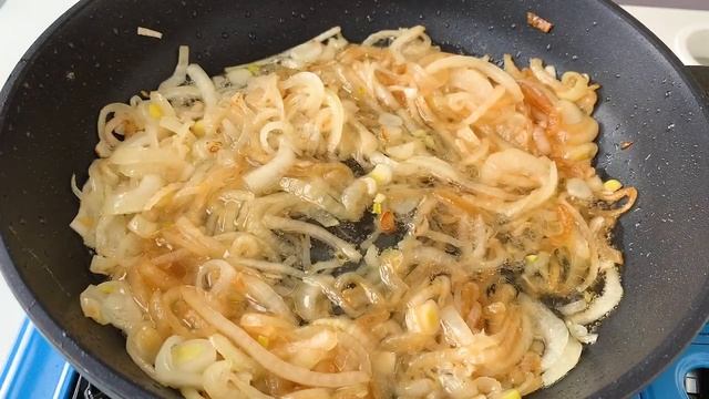 Как приготовить макароны с луком и чесноком на сковороде. Макароны с жареным луком и чесноком рецепт