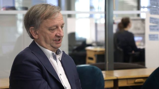 Valchatt med Hjallis Harkimo på hbl.fi (live)