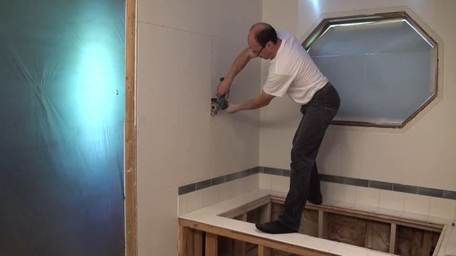 Разборка старой ванны. Ремонт ванной комнаты, 3-й день.