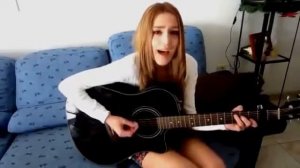 Безумно КРАСИВАЯ ДЕВУШКА поет под ГИТАРУ | Красивый ГОЛОС