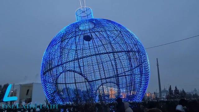 Гигантские светодиодные елочные шары