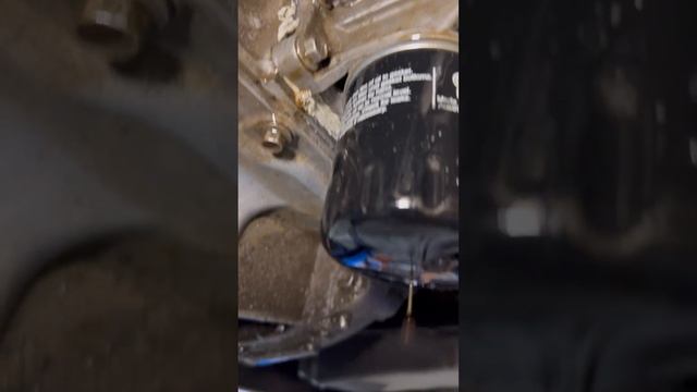 Очень много герметика в Mazda смотреть онлайн