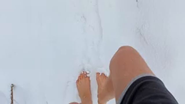 Босиком по Снегу :-) смотреть онлайн