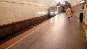 81-740/741.1 "Русич" №74 на станции метро Киевская ,Арбатско-Покровская линия.