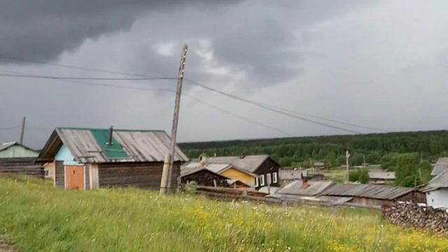 Жизнь в деревне. Погода в Коми, идёт на нас гроза.