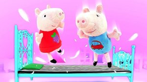 Свинка Пеппа и Джордж разнесли мебельный зал в магазине! — Невоспитанные свинки ПЛЮШИКИ