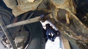 Хитрый способ замены продольного шарнира нижнего рычага подвески мерседес 123.