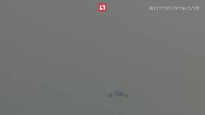 Молния попала в самолет