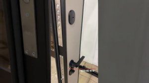 Входная дверь с широкоформатным зеркалом с фацетом. #Дверьвквартиру #Дверисзеркалом