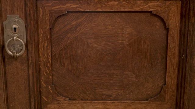 Антикварный буфет с витыми колоннами смотреть онлайн