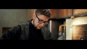 Марина Полончак    Сама пью, сама наливаю, сама себе стелю