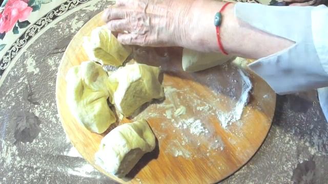 ВАРЕНИКИ С СЫРОМ И ЗЕЛЕНЫМ ЛУКОМ ДВА ВАРИАНТА смотреть онлайн