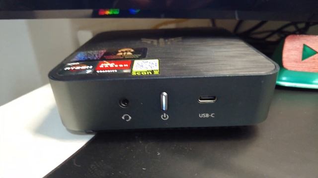 Nipogi mini Pc con 16gb ram, processore Ryzen 7 e ssd da 512GB.