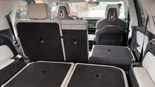 The Rivian R1S Is... The Best SUV Ever? смотреть онлайн