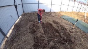 Начали КОПАТЬ ЯМУ ПОД СЕПТИК вручную. Продолжаем изучать свой участок под строительство дома (2021)