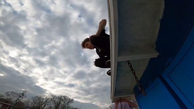 НЕУДАЧНОЕ САЛЬТО | ПАРКУР В КАРАНТИН | чуть не СЛОМАЛ КЛЮЧИЦУ смотреть онлайн