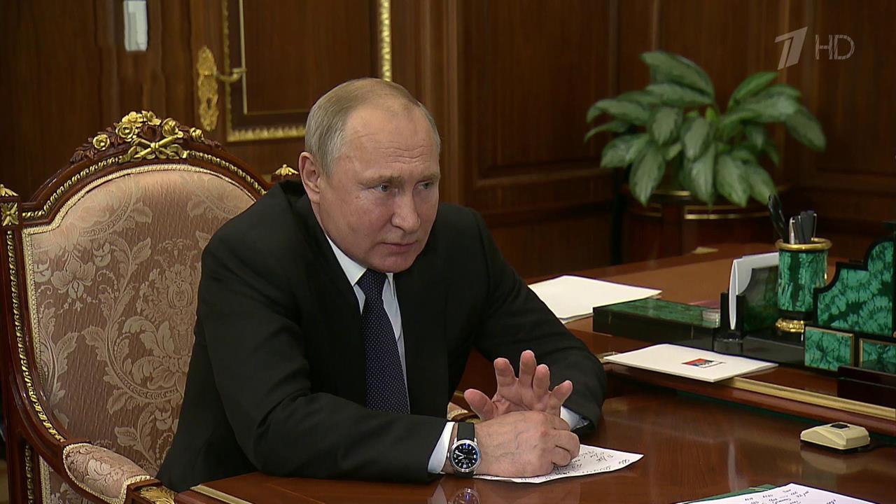 Реализацию нацпроекта "Здравоохранение" Владимир Путин обсудил с вице-премьером Татьяной Голиковой