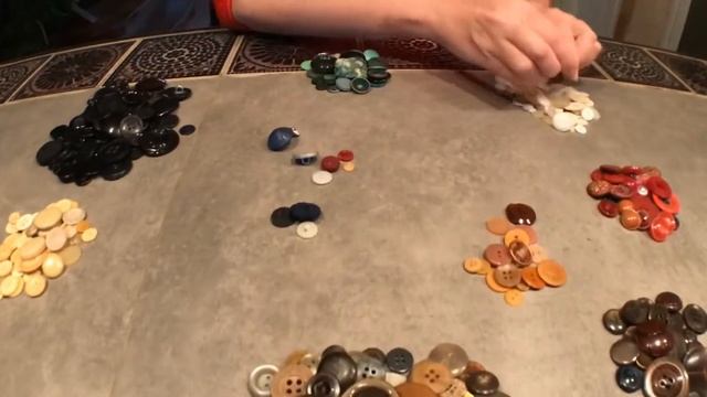 Игры с пуговицами “Распредели пуговицы по цвету» смотреть онлайн