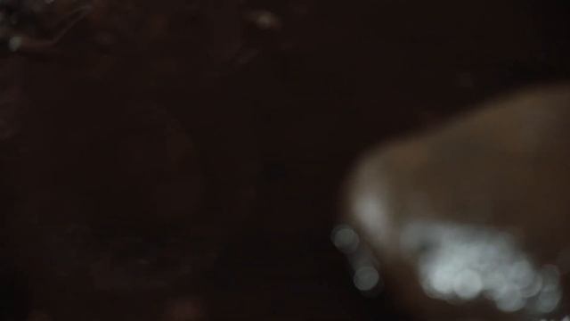 反派把功夫小子困在枯井中，卻沒想到他因此得到武林秘籍，一夜間練成絕世武功！ смотреть онлайн