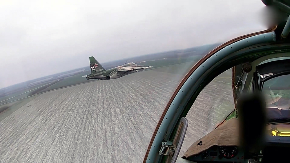 Российские Су-25 нанесли удары по позициям ВСУ / События на ТВЦ
